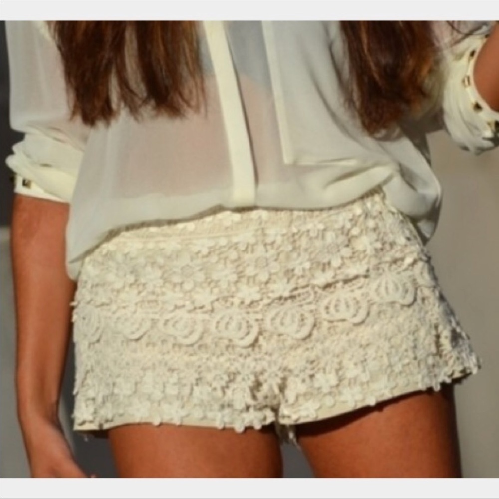 Zara Basic cream color crochet short size L